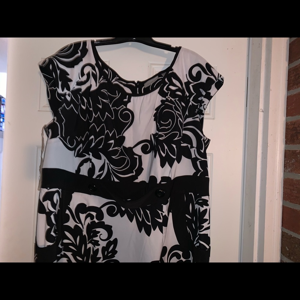 Dress - Picture 4 of 4